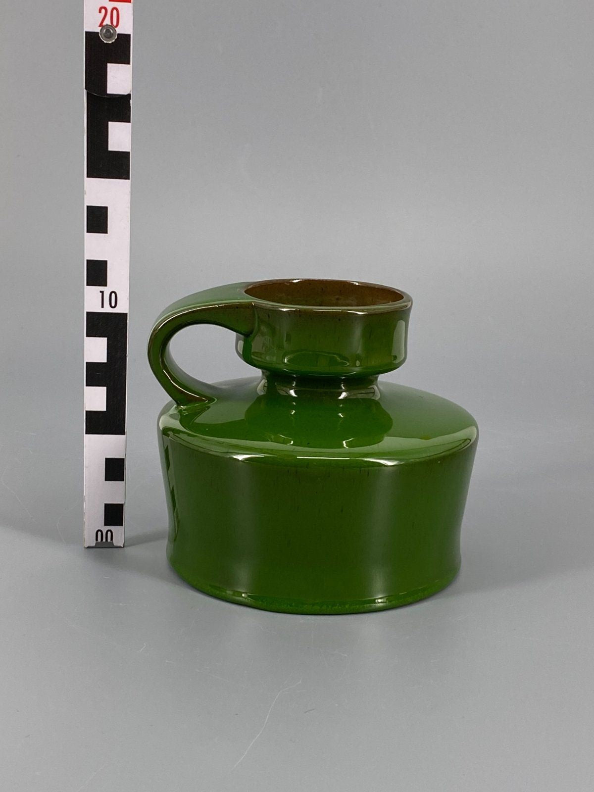 * VASE STUDIOKERAMIK KRUG HENKEL GRÜN GLANZ VINTAGE BLUMENVASE
