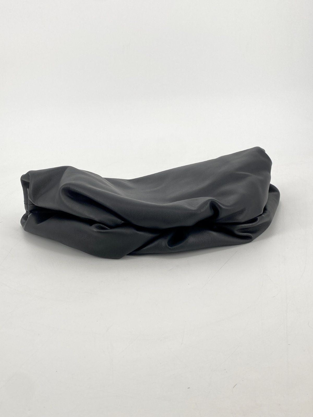 * BOTTEGA VENETA THE POUCH CLUTCH HANDTASCHE NAPPALEDER SCHWARZ