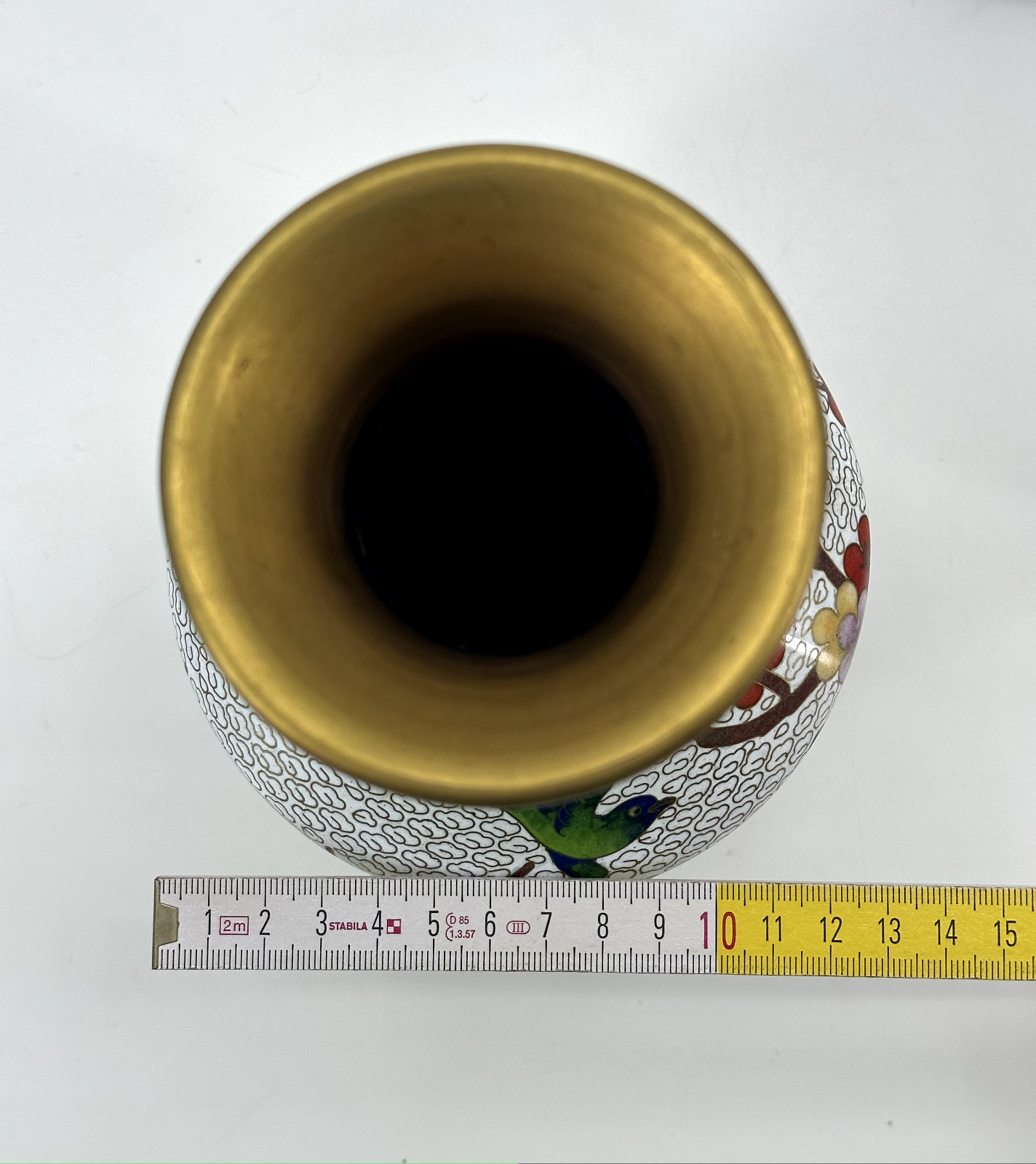 * CLOISONNÉ VASE CHINA PAAR MESSING WEIß HOLZSOCKEL CLOISONNE