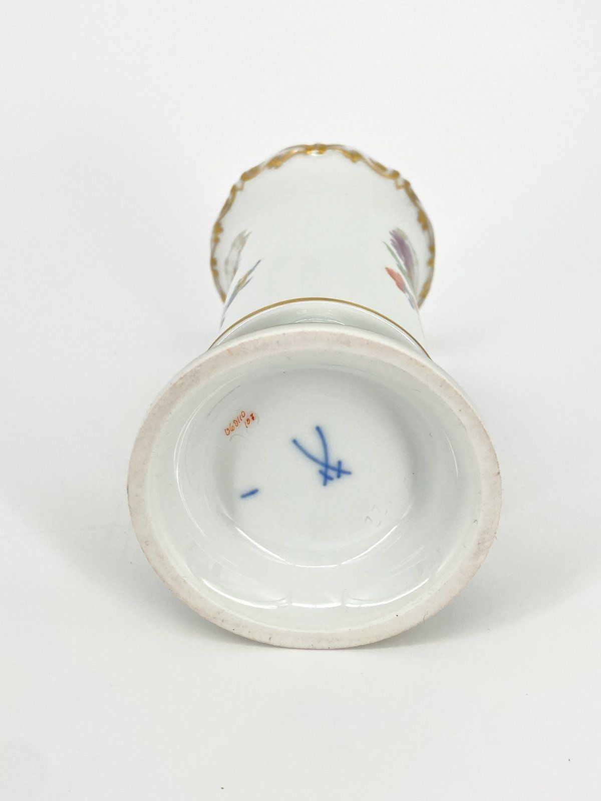 * MEISSEN PORZELLAN FÜßCHENVASE SOCKEL STREUBLUMEN GOLDRAND