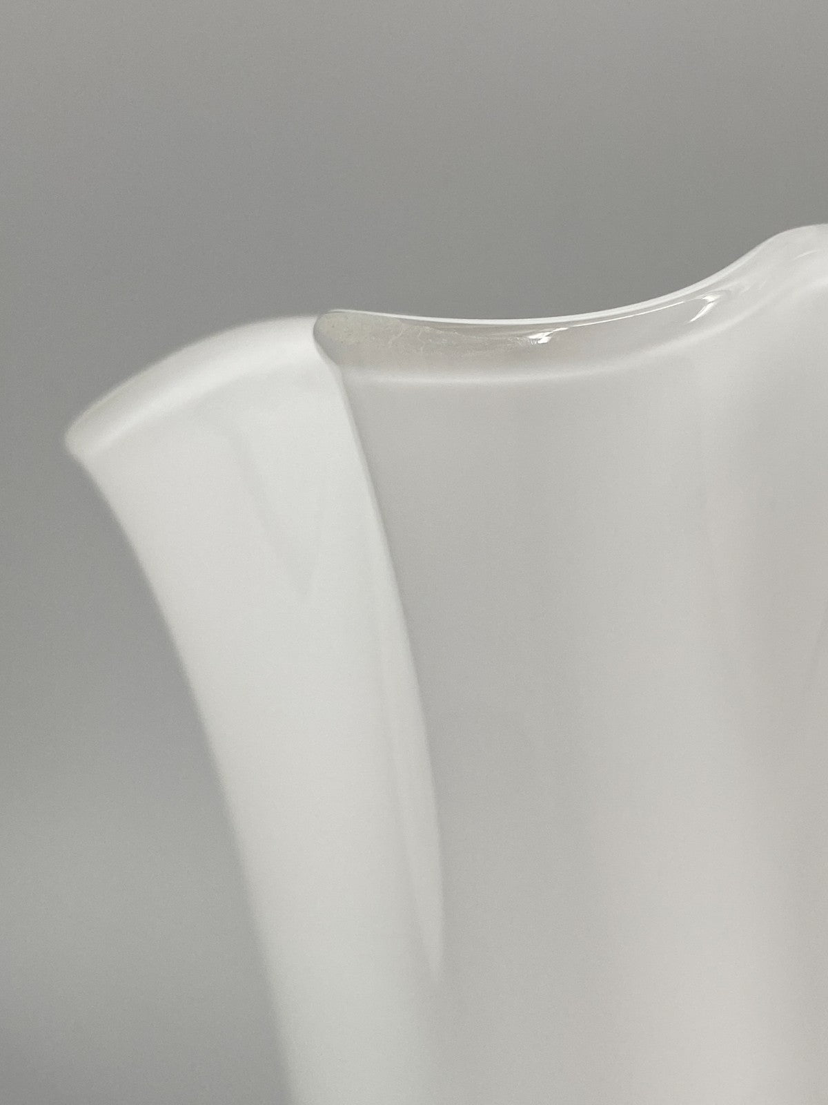 * MURANO VASE FAZZOLETTO FALTENVASE GLASKUNST MUNDGEBLASEN 60er ITALIEN