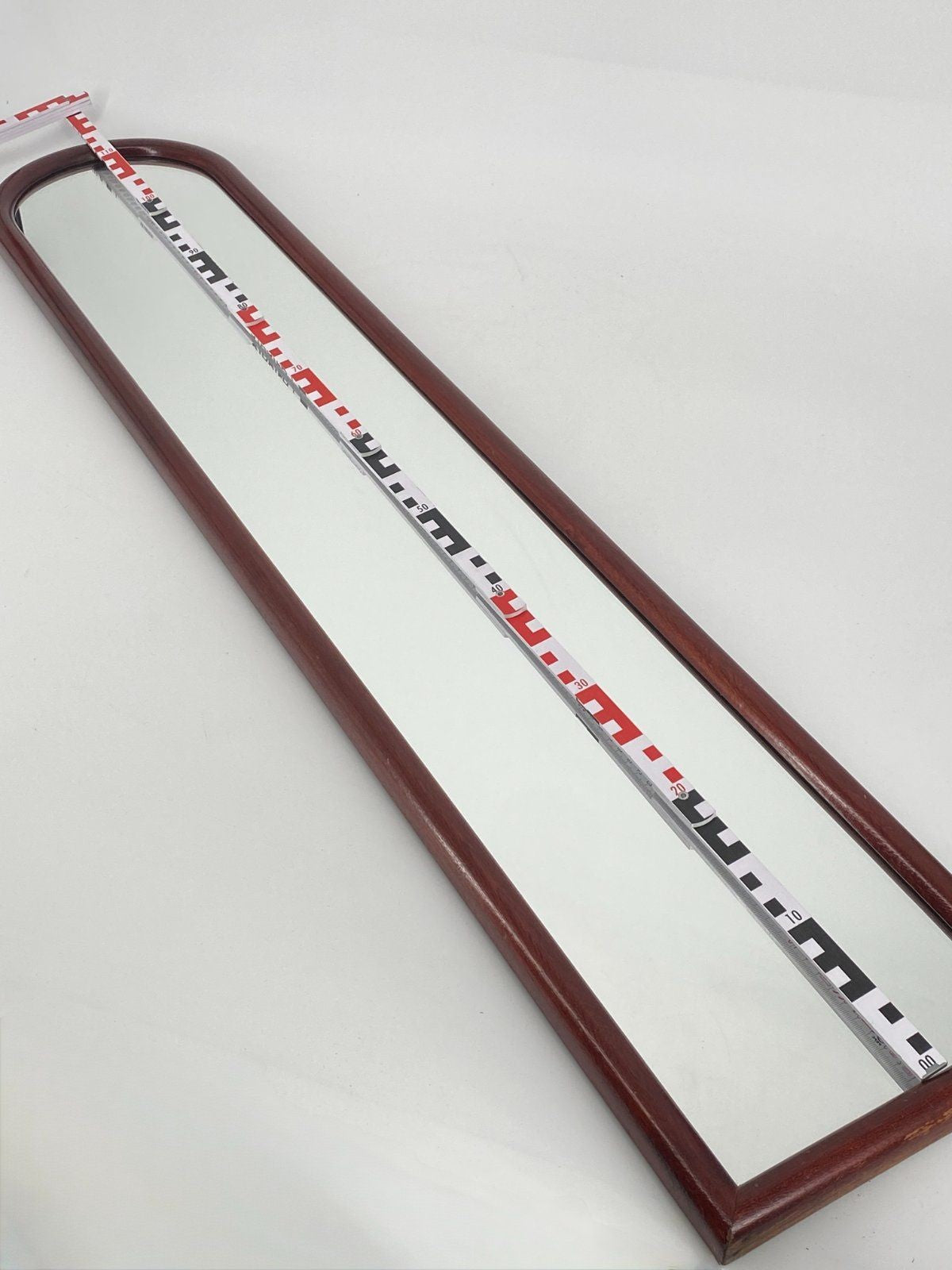 * SCHMALER WANDSPIEGEL MAHAGONI RAHMEN VINTAGE BELGIEN 60er
