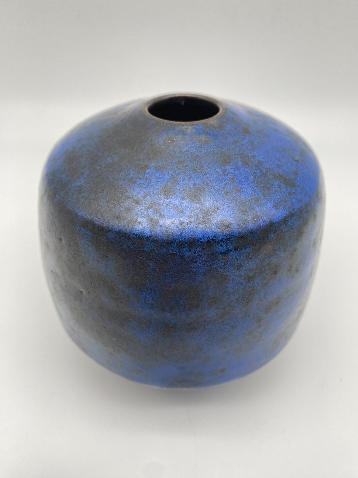 GERHARD LIEBENTHRON BREMEN STUDIOKERAMIK VASE KRISTALLGLASUR BLAU 66 SIGNIERT