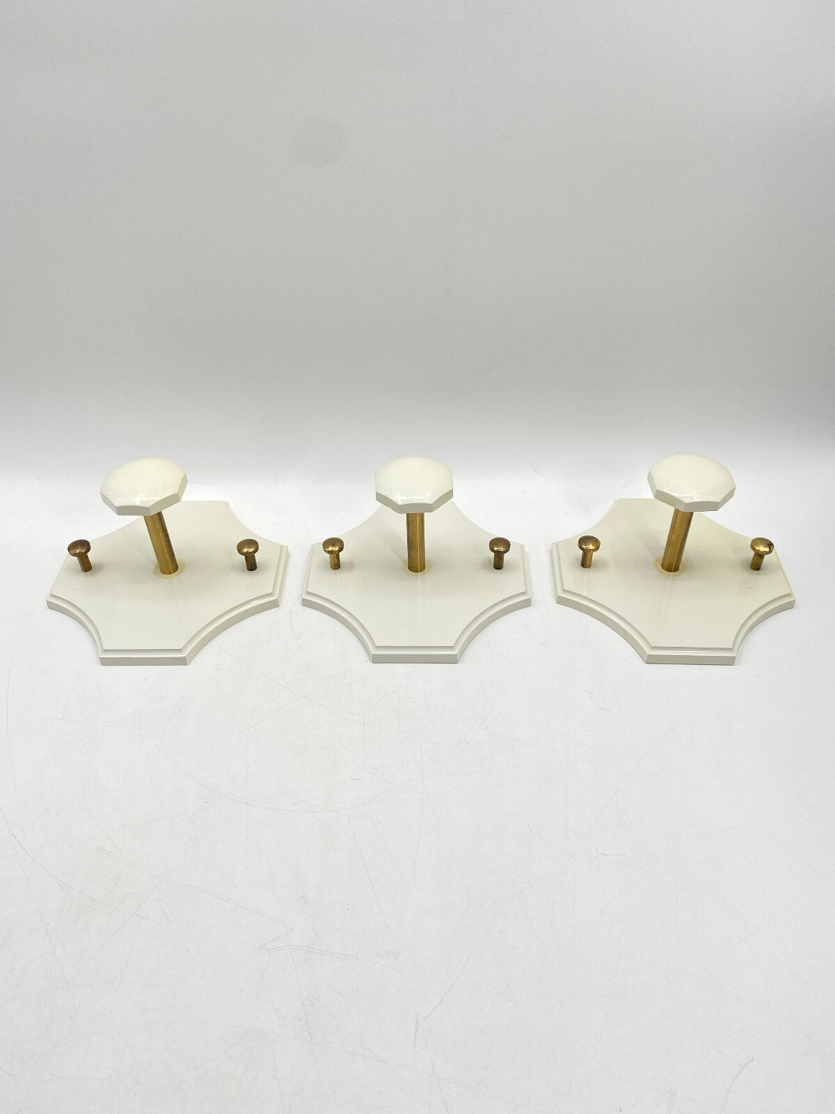 * 3 x GARDEROBENHAKEN WEIß KLEIDERHAKEN KUNSTSTOFF MESSING VINTAGE