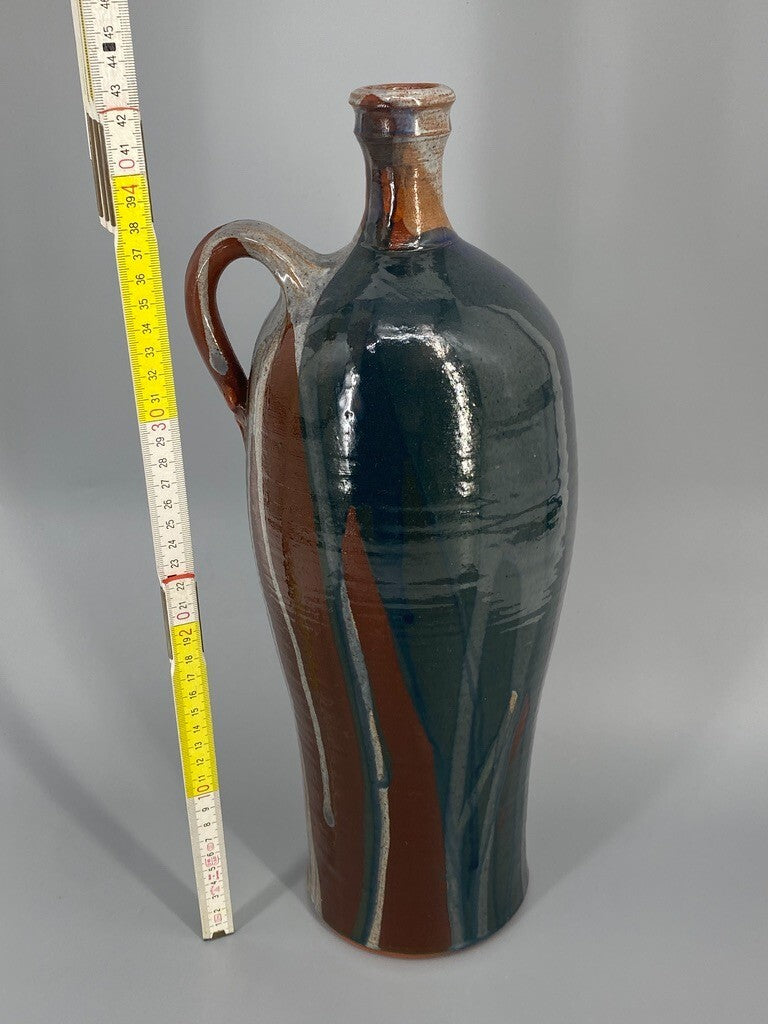 * VASE STUDIOKERAMIK KRUG KARAFFE KERAMIK HENKELVASE SIGNIERT SH MID CENTURY