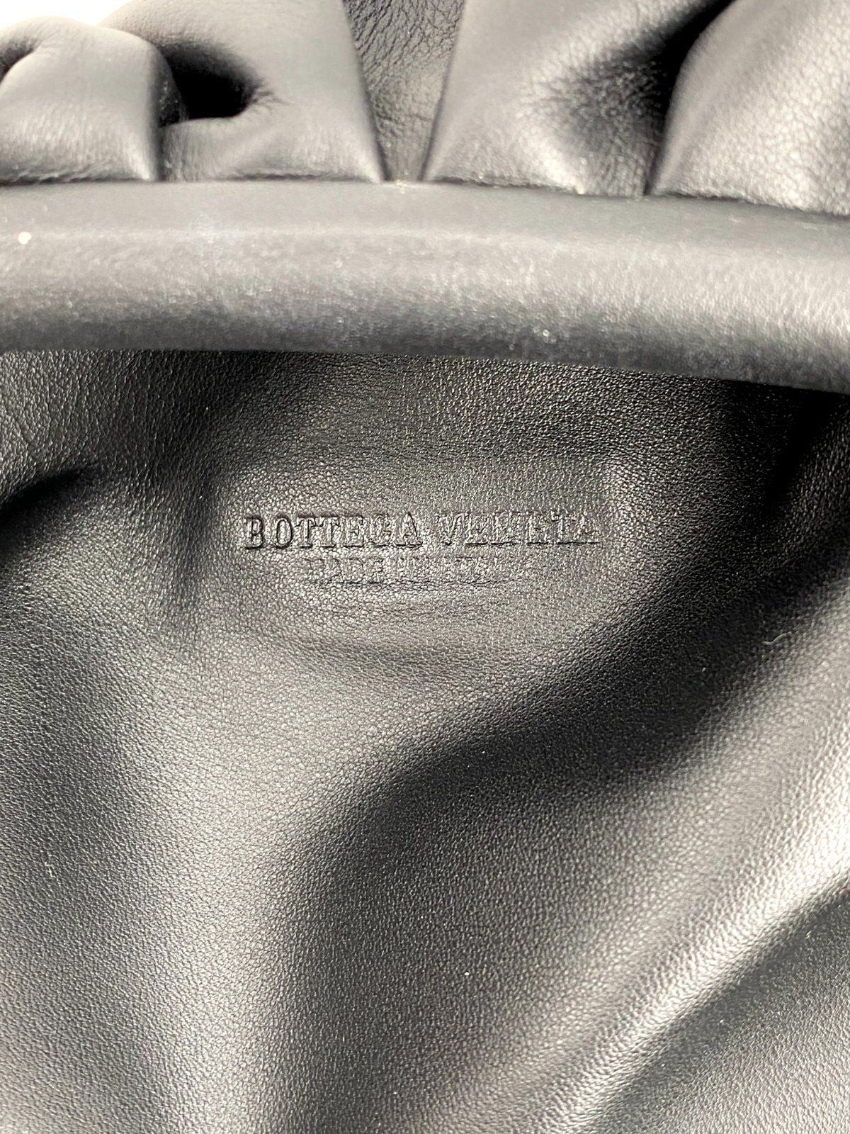 * BOTTEGA VENETA THE POUCH CLUTCH HANDTASCHE NAPPALEDER SCHWARZ