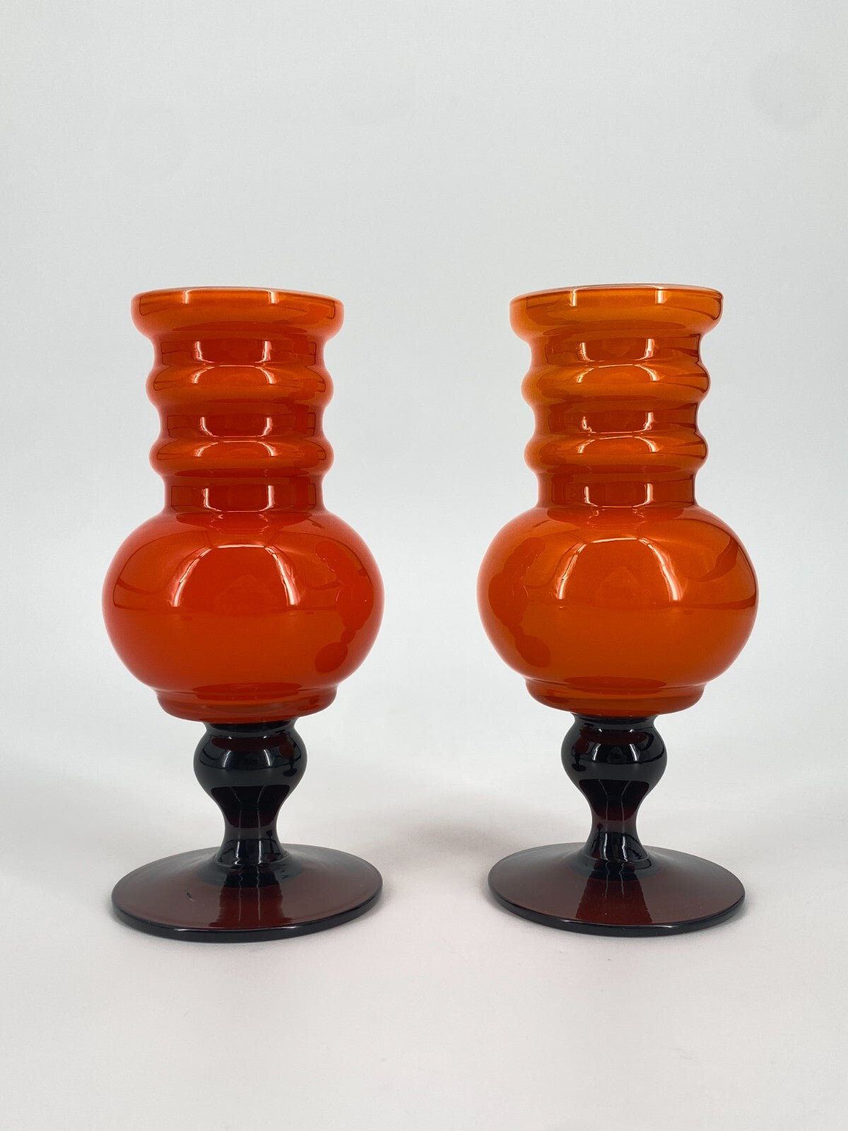 * 2x GLAS VASEN 60ER 70ER HOOPED ORANGE BRAUN 15 CM MIDCENTURY DESIGN