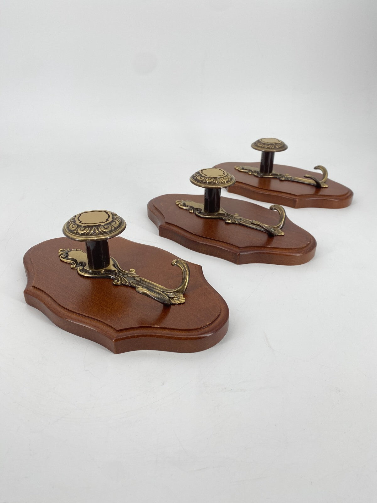 * 3 x GARDEROBENHAKEN KLEIDERHAKEN HOLZ MESSING ANTIK STIL WANDHAKEN VINTAGE