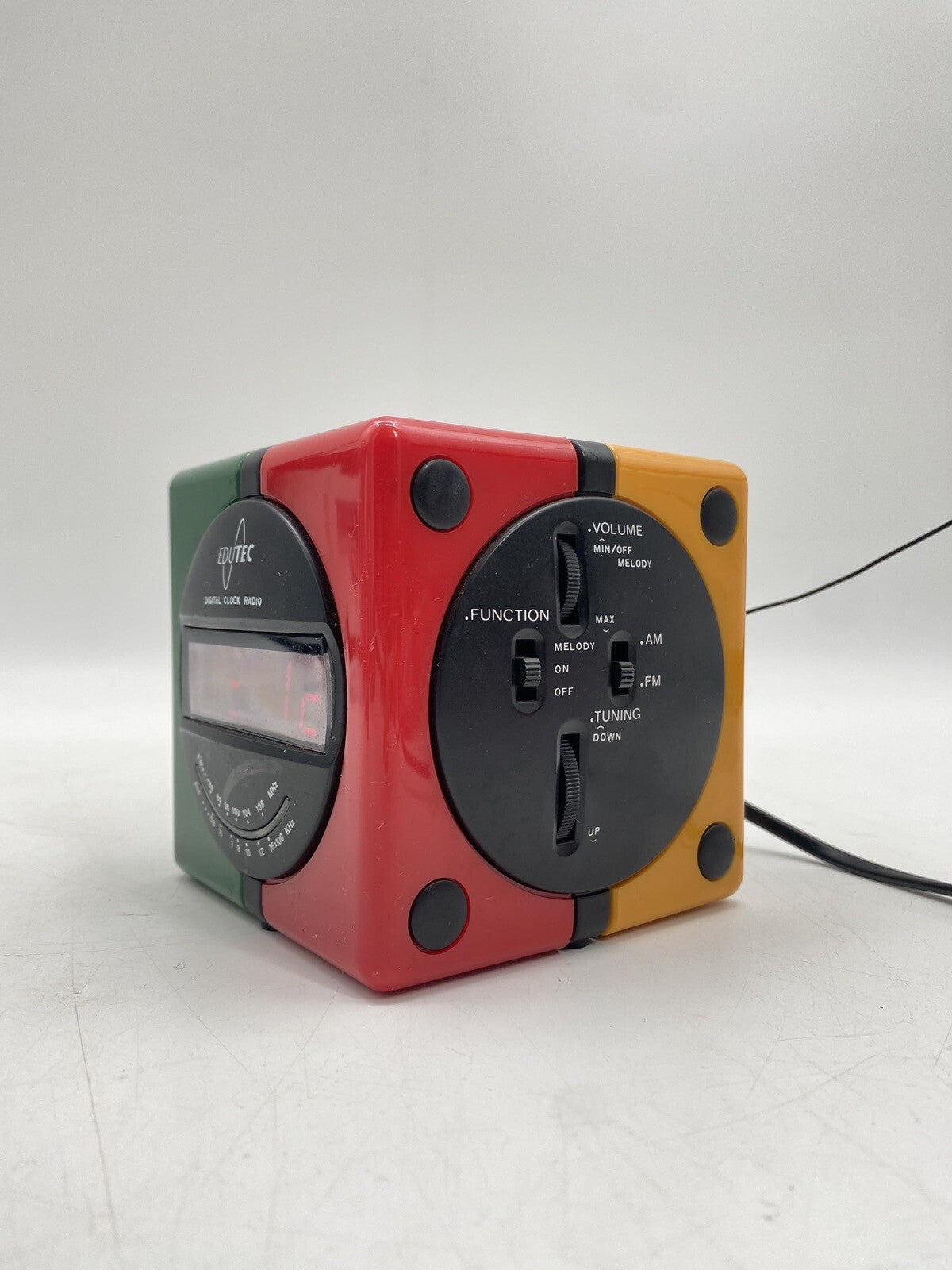 * EDUTEC EDUSCHO CLOCK UHR RADIO WÜRFEL CUBE MW UKW MEMPHIS DESIGN VINTAGE