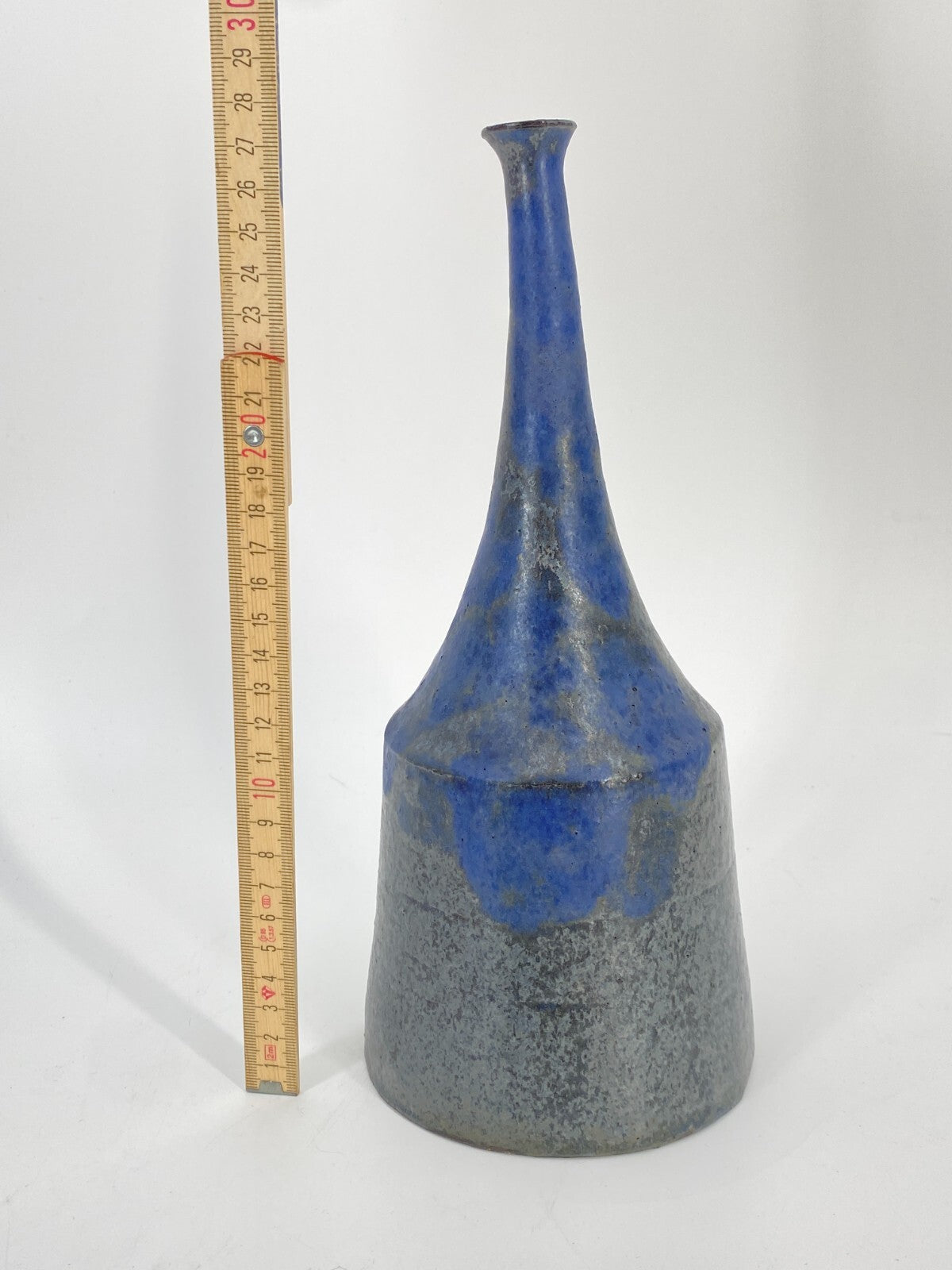 * VASE ZULAUFEND BLAU STUDIOKERAMIK STEINZEUG KERAMIK MID CENTURY