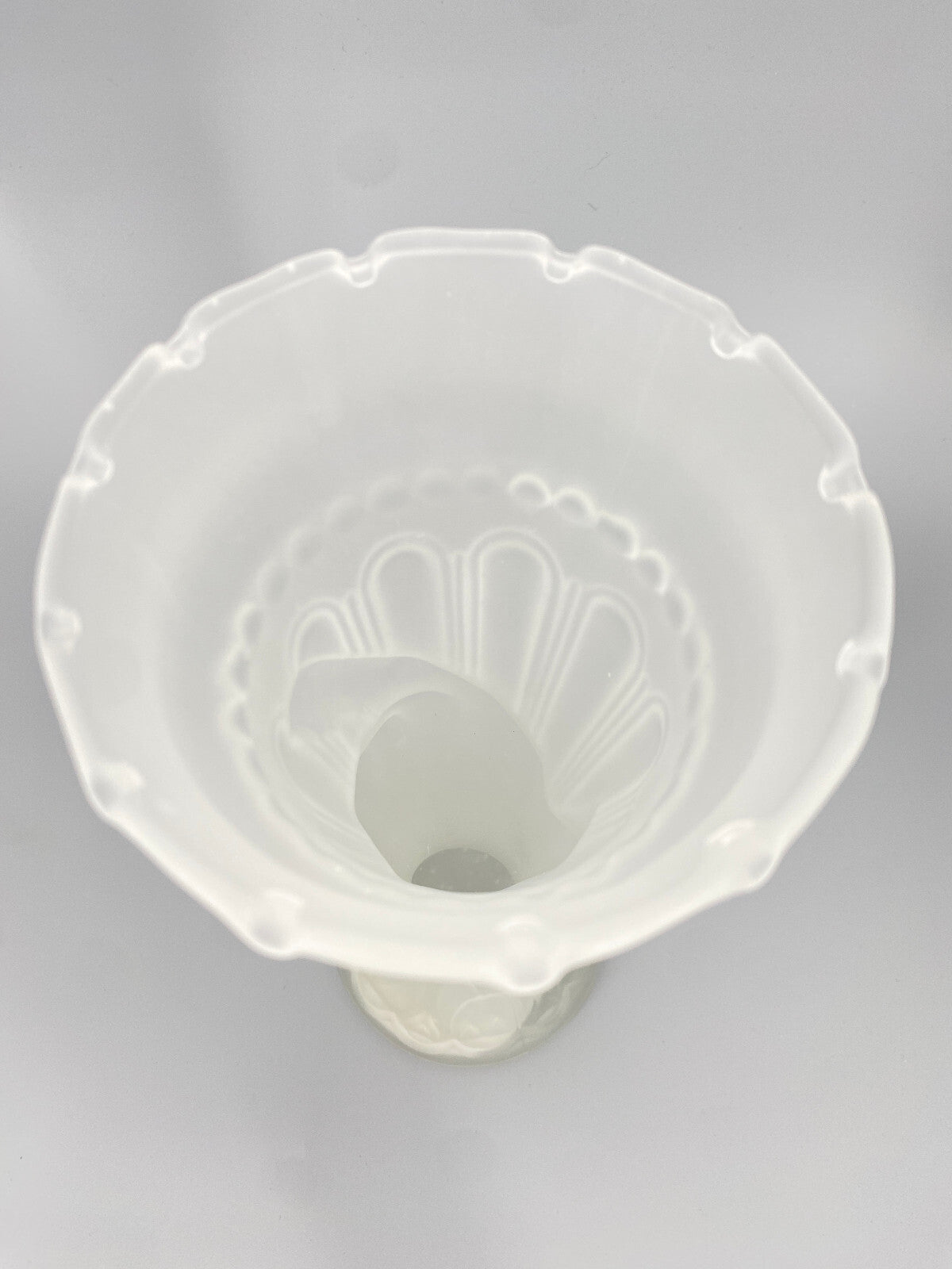 * VASE CORNUCOPIA VASE HAND OPAL SATIN GLAS FACKEL TRINKHORN WEISS