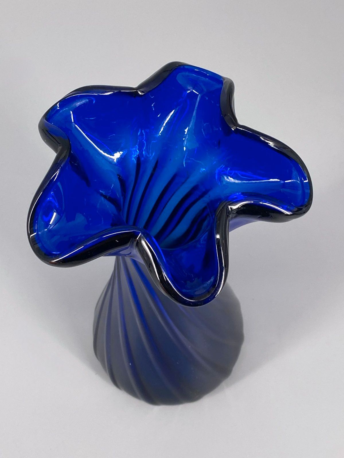 * MID CENTURY MURANO GLAS VASE KOBALT BLAU SPIRALE MUNDGEBLASEN