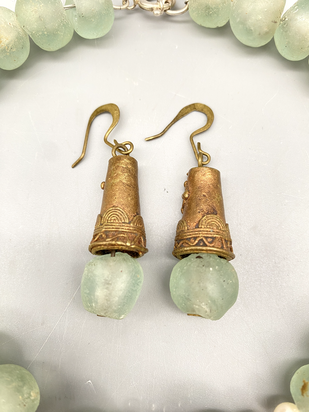 SET COLLIER OHRRINGE OHRHÄNGER GLAS PERLEN GRÜN VINTAGE ETHNO