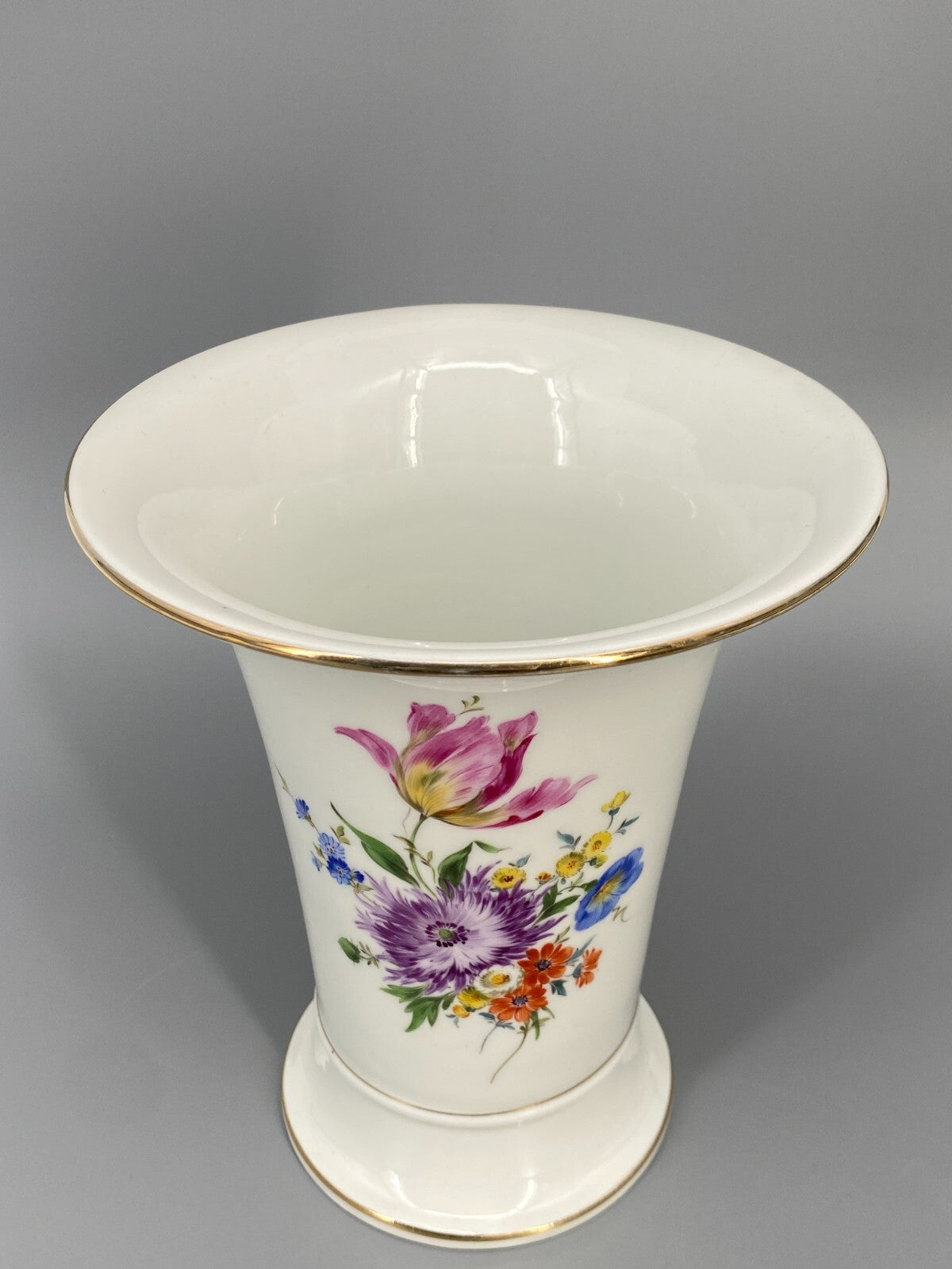 * MEISSEN PORZELLAN VASE TRICHTERVASE BLUMEN BUKETT GOLDRAND 2. WAHL