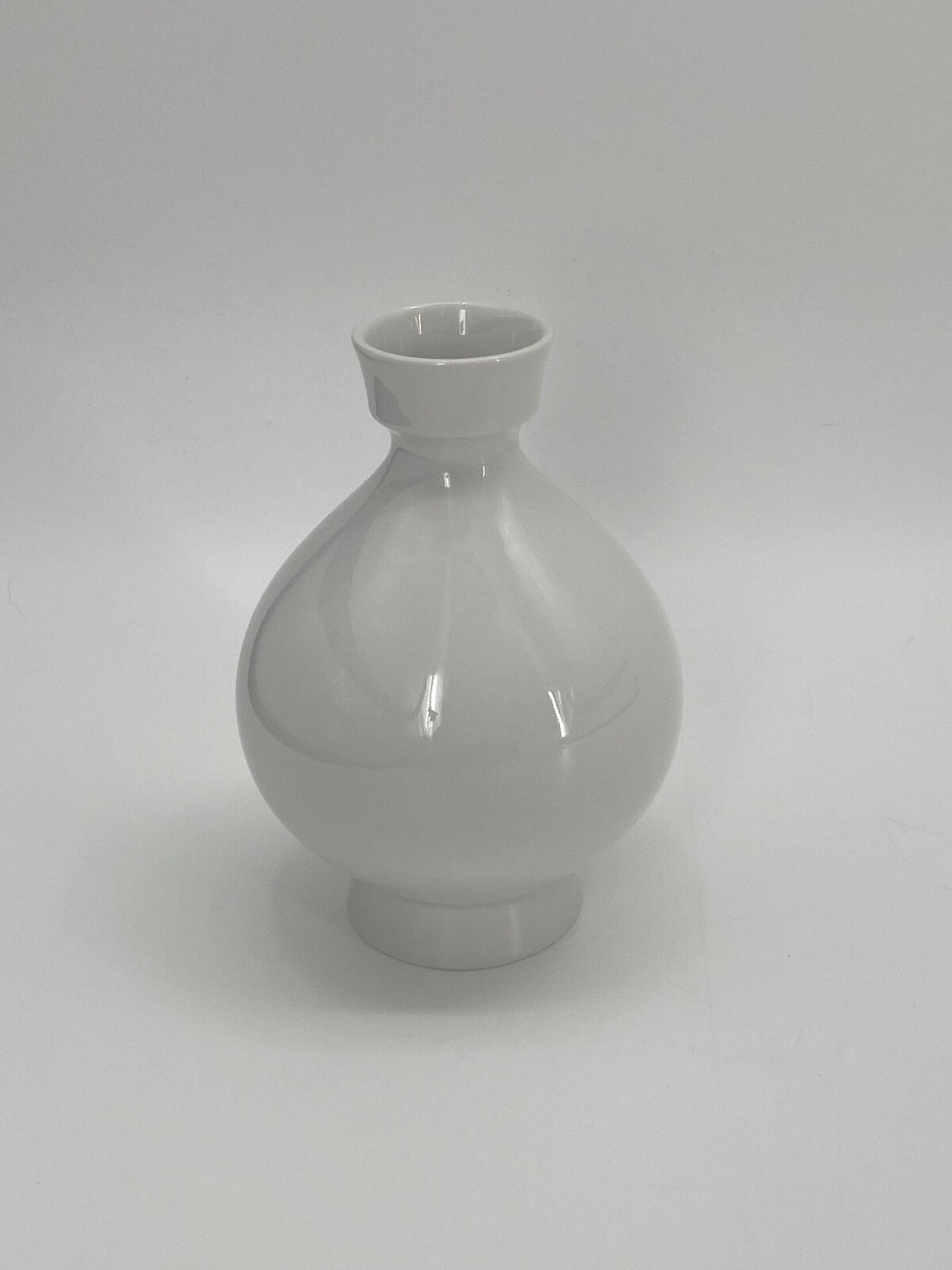 * KPM VASE HYAZINTHE WEISS PORZELLAN HÖHE 14,5 cm 1. WAHL BAUCHIG RUND