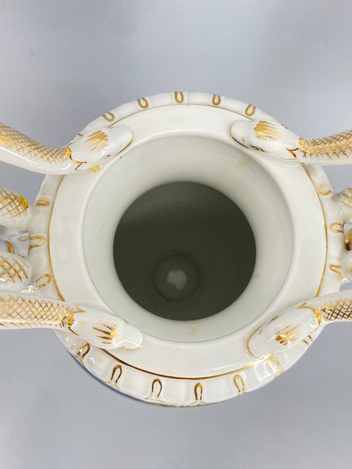 * PORZELLAN VASE HENKELVASE SCHLANGENGRIFF LEUTERITZ BLAU MEISSEN