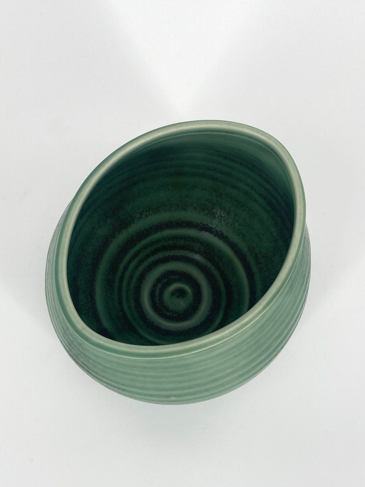 * STUDIOKERAMIK VASE RUND OVAL JADE GRÜN MARMORIERT RINGE VINTAGE