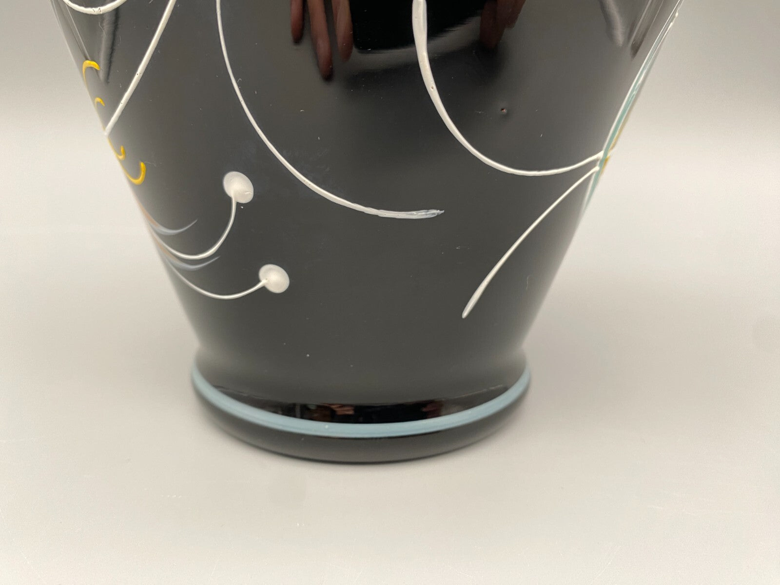 VASE HYALITHGLAS SCHWARZGLAS EMAILLEFARBEN HANDBEMALT MIDCENTURY DDR