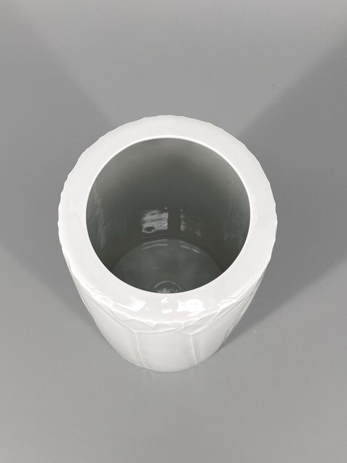 * MEISSEN PORZELLAN VASE WEIß RELIEF DEKOR ABSTRAKT LINIE SELTEN