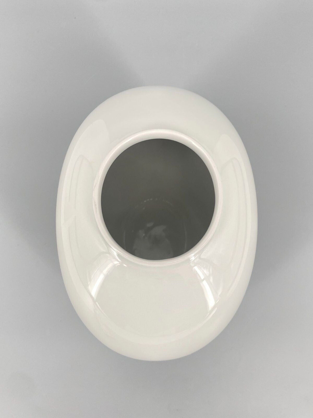 * KPM PORZELLAN VASE HERZFORM WEIß TRUDE PETRI 20CM 2. WAHL