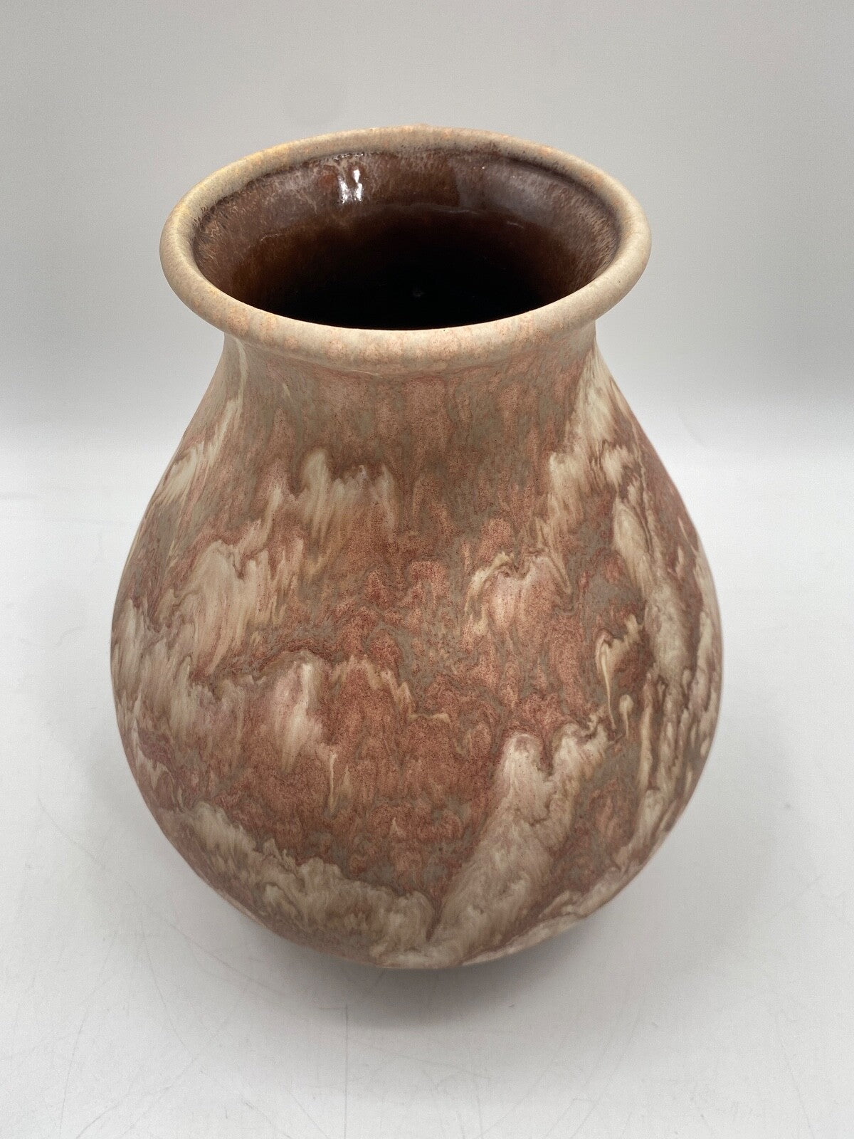 * VASE KERAMIK RUSCHA ART ROSA CREME MARMORIERT SAMT OBERFLÄCHE HENKEL