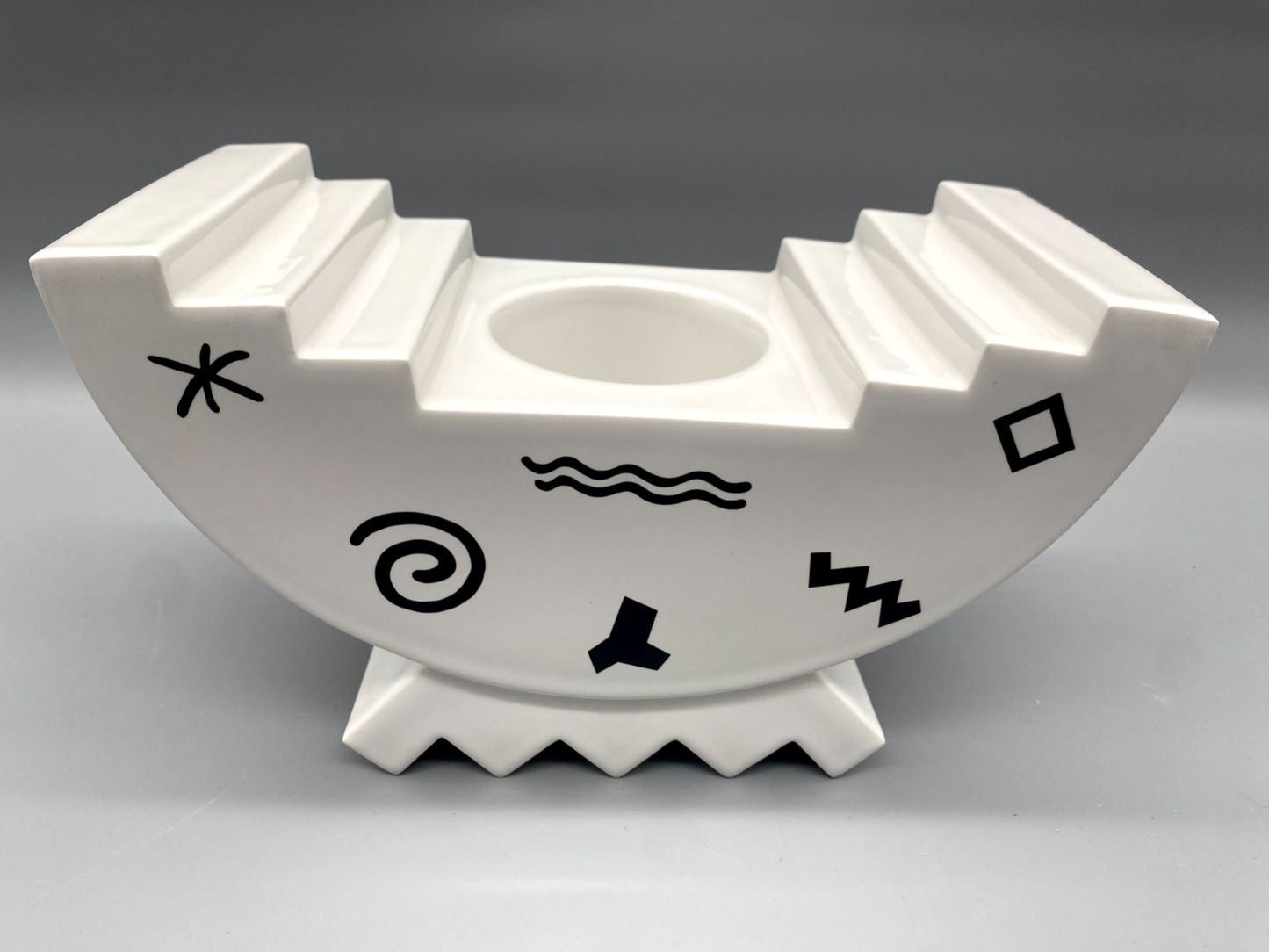 VASE POSTMODERN VIENNA COLLECTION WARLAMIS MEMPHIS PORZELLAN 80er SAMMLER