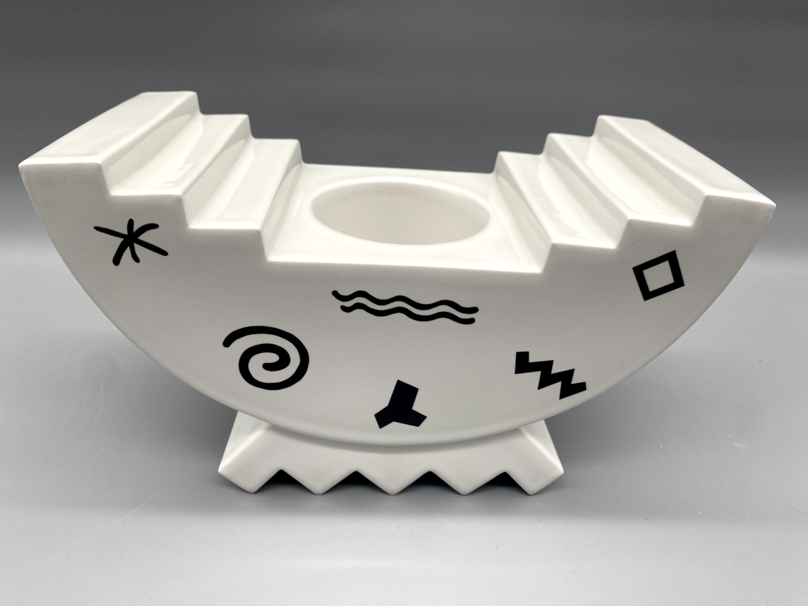 VASE POSTMODERN VIENNA COLLECTION WARLAMIS MEMPHIS PORZELLAN 80er SAMMLER