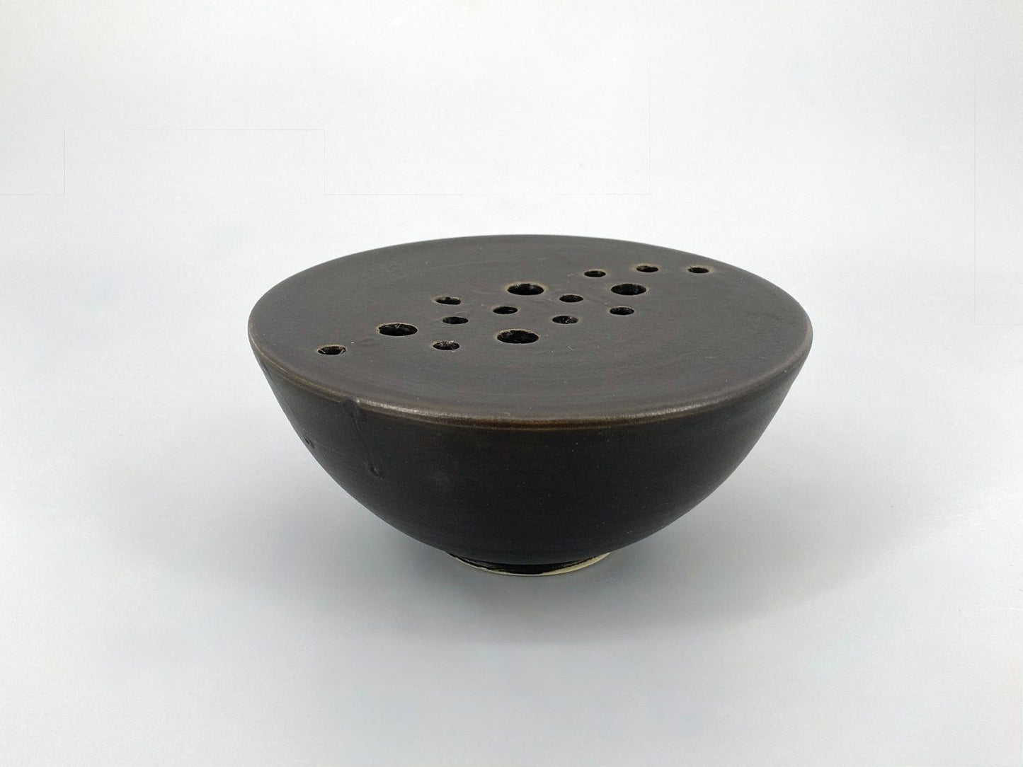* STUDIOKERAMIK IKEBANA VASE DUNKELBRAUN MONOGRAMMIERT GH HG