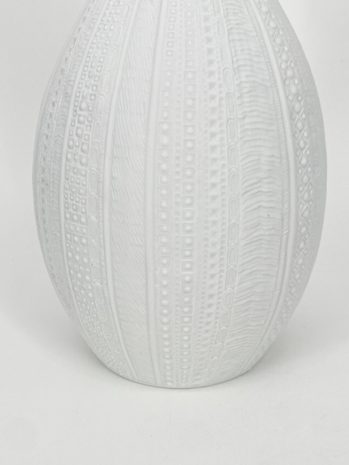 * HEINRICH GERMANY BISKUIT PORZELLAN VASE GEMUSTERT MATT WEIß 24 CM