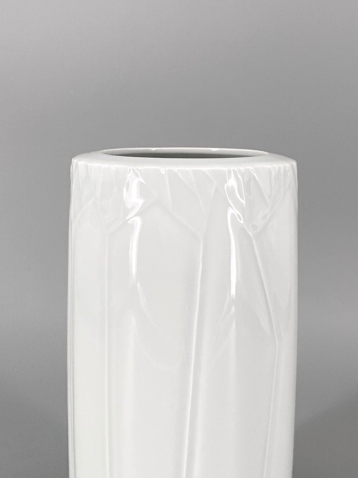 * MEISSEN PORZELLAN VASE WEIß RELIEF DEKOR ABSTRAKT LINIE SELTEN