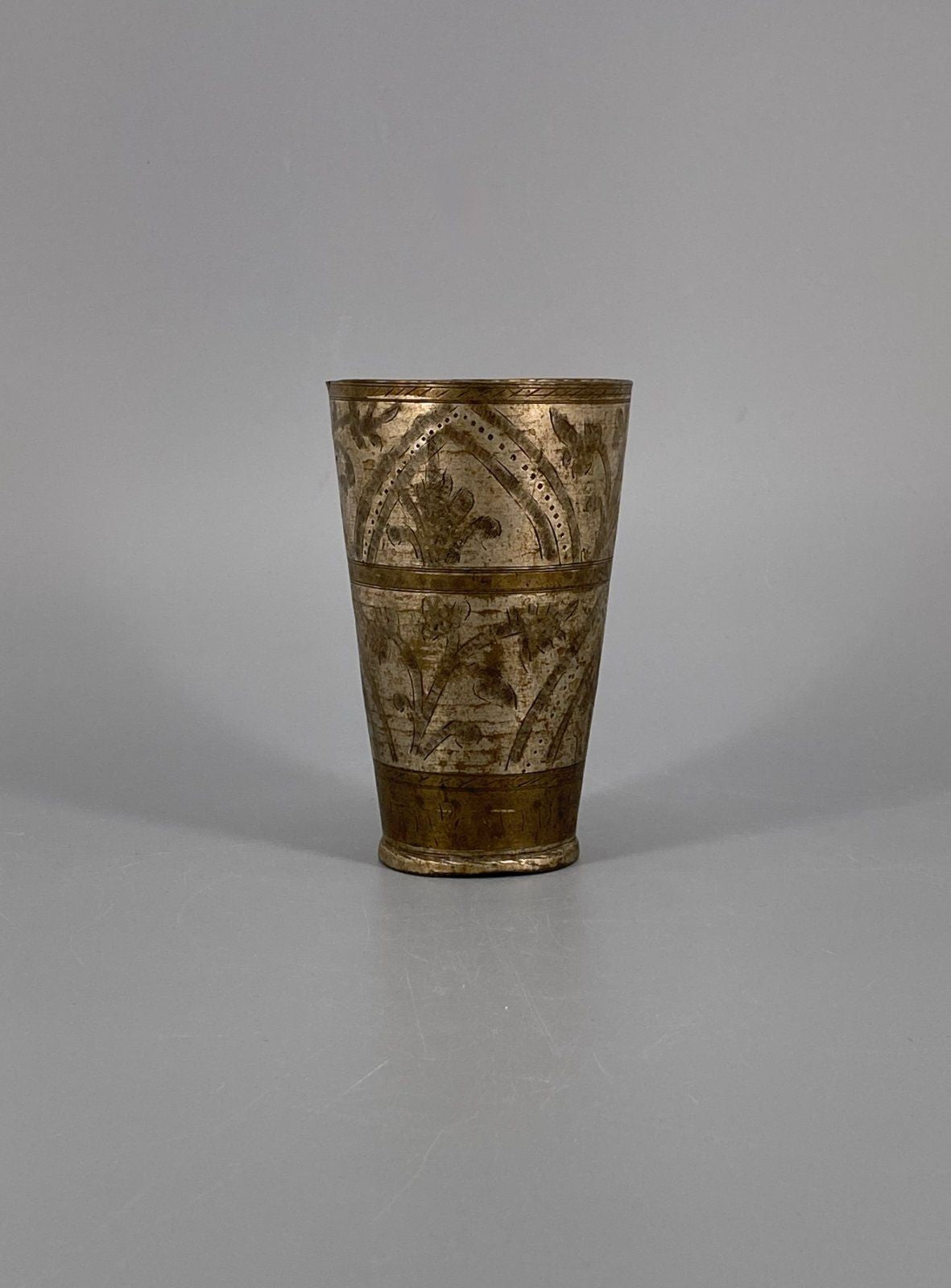 * ZINN BECHER ORNAMENT GRAVUR VASE DEKORATION SILBER GEFÄß ANTIK