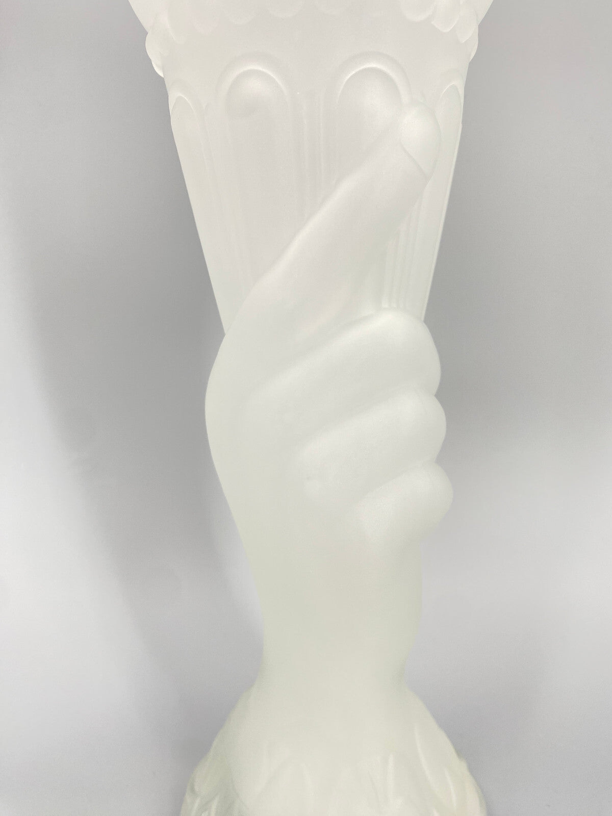 * VASE CORNUCOPIA VASE HAND OPAL SATIN GLAS FACKEL TRINKHORN WEISS