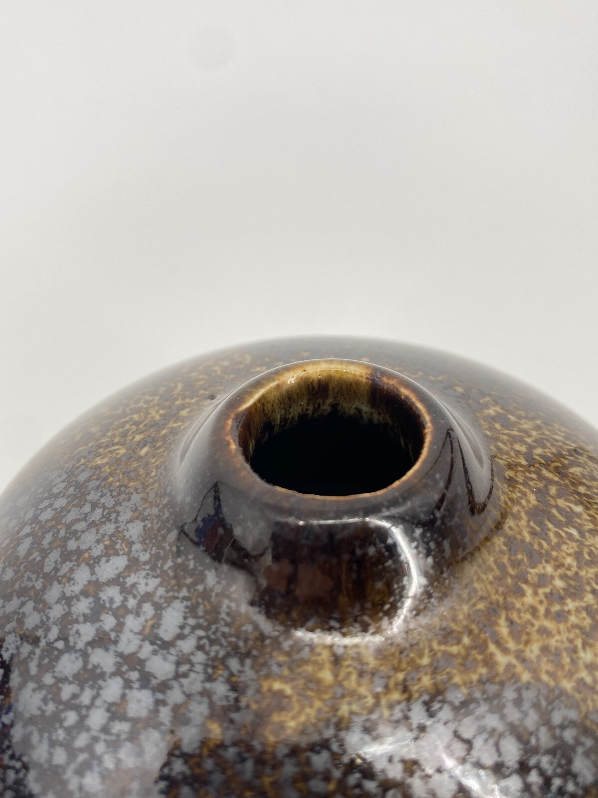 * STUDIO KERAMIK KLEINE BAUCHIGE KUGEL VASE BRAUN GLÄNZEND VINTAGE
