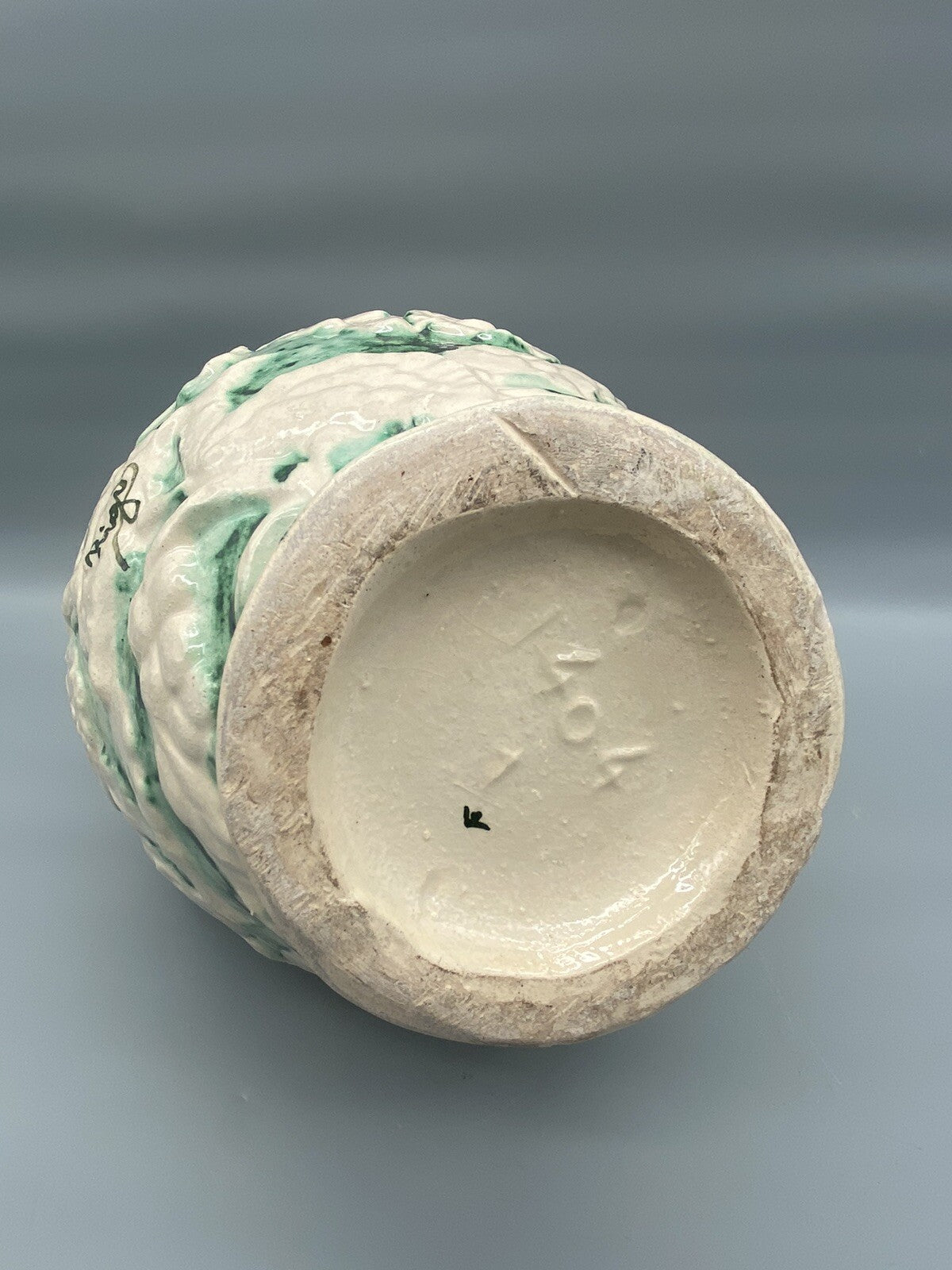 * VASE HENKELVASE KERAMIK VOGEL PFAU BLUMEN RELIEF RIGO BRUXELLES BELGIEN