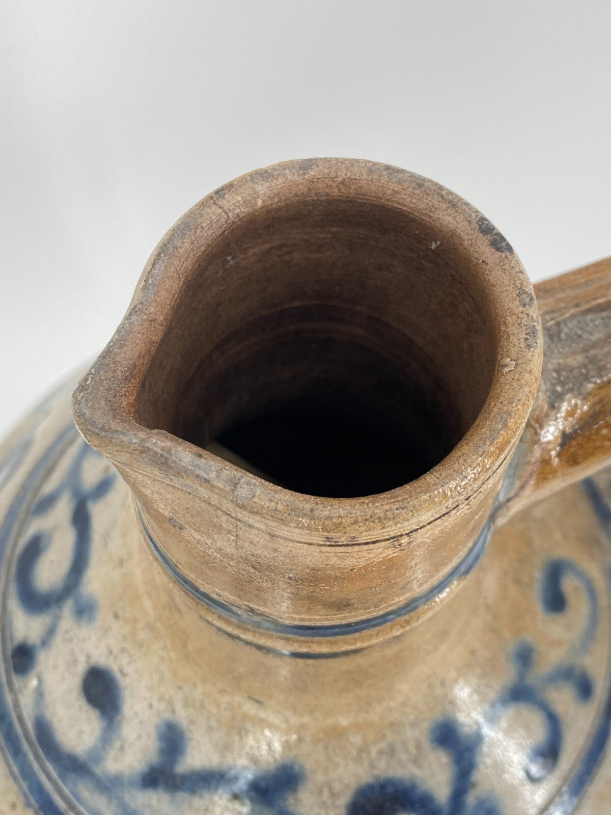 * KRUG HENKEL VASE HENKELVASE SALZGLASUR 1900 KERAMIK ANTIK