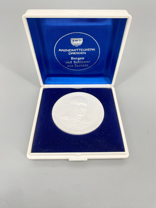 * MEDAILLE PORZELLAN MEISSEN PROF. DR. KOLBE BURG STOLPEN ARZNEIMITTELWERK DDR