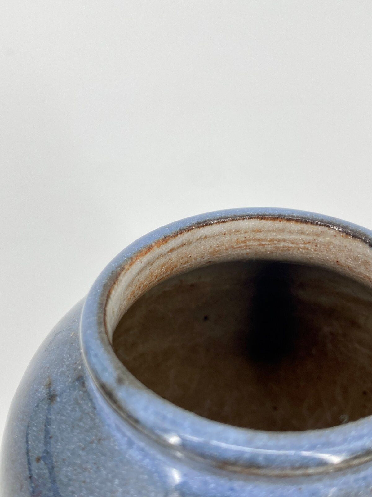 * KLEINE VASE STUDIOKERAMIK KERAMIK BLAU SIGNIERT VINTAGE GLASUR