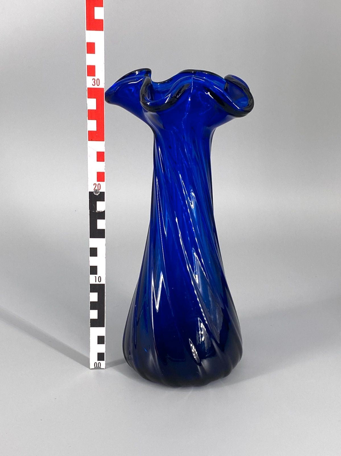 * MID CENTURY MURANO GLAS VASE KOBALT BLAU SPIRALE MUNDGEBLASEN