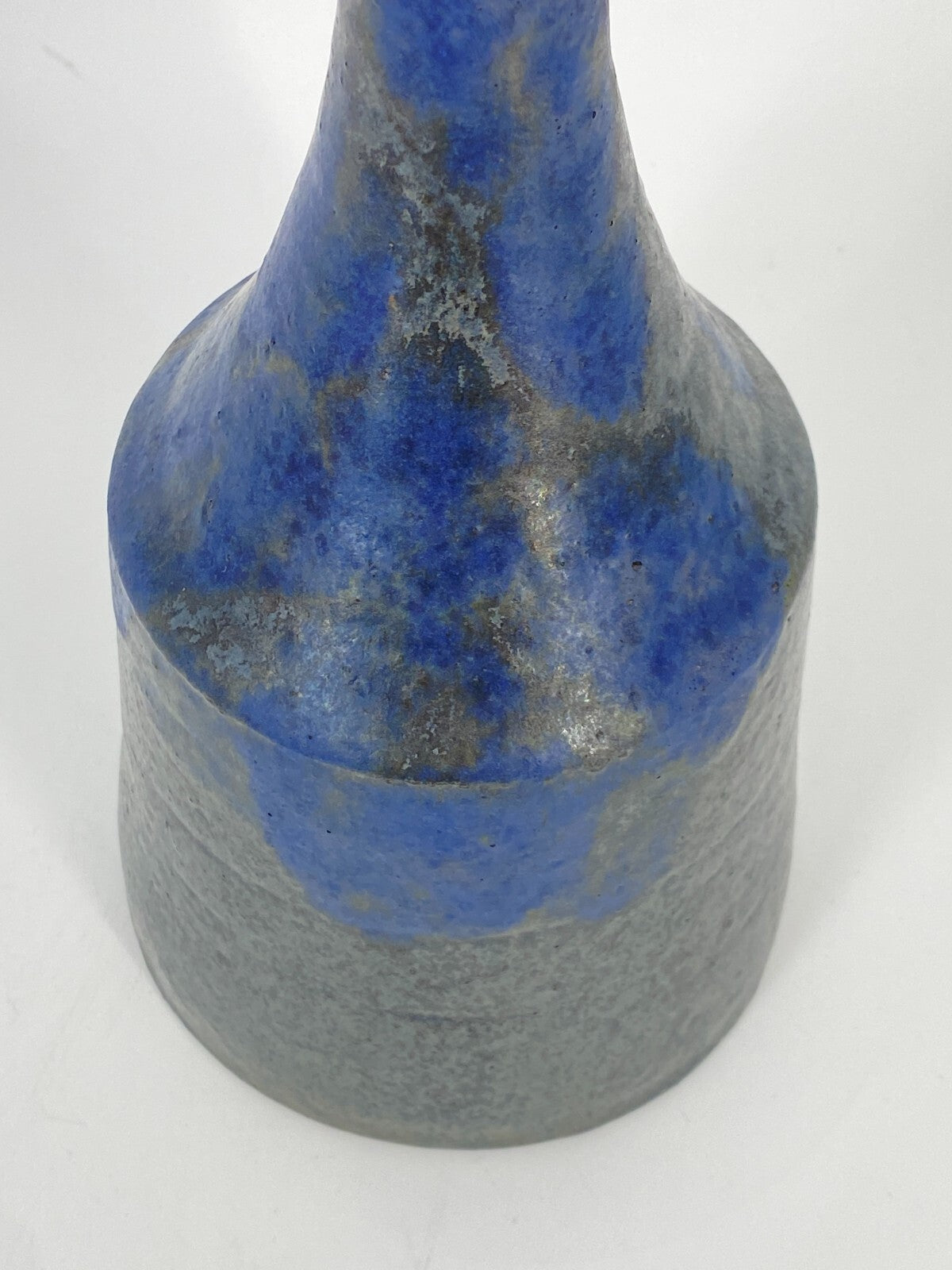 * VASE ZULAUFEND BLAU STUDIOKERAMIK STEINZEUG KERAMIK MID CENTURY