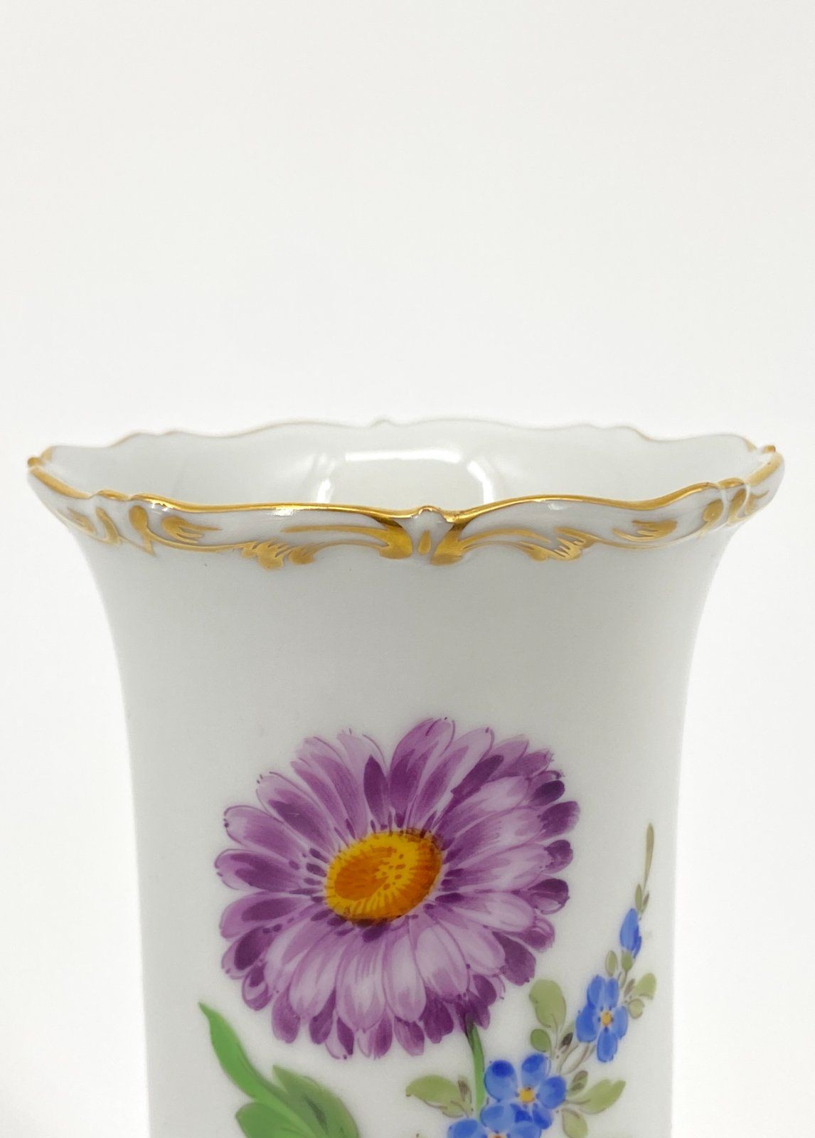 * MEISSEN PORZELLAN FÜßCHENVASE SOCKEL STREUBLUMEN GOLDRAND