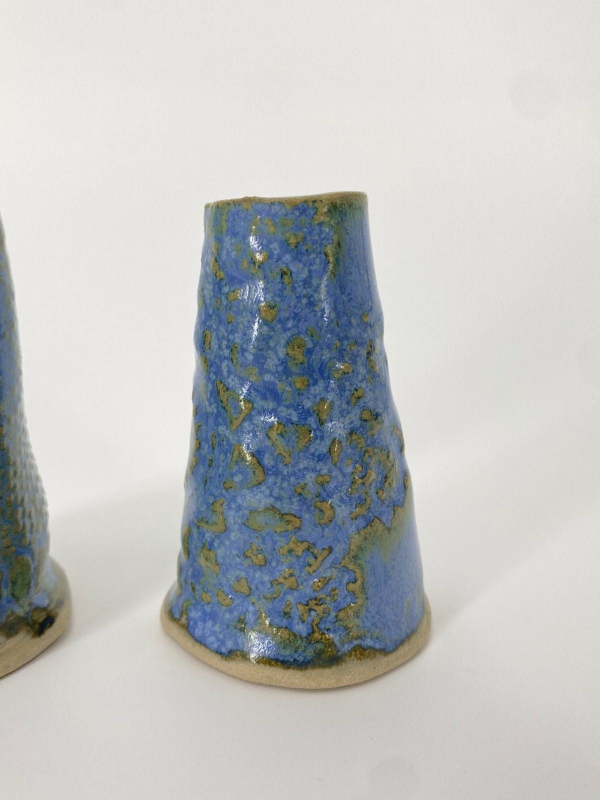 * 2x KLEINE STUDIOKERAMIK VASEN BLAU GRÜN ORGANISCHES DESIGN