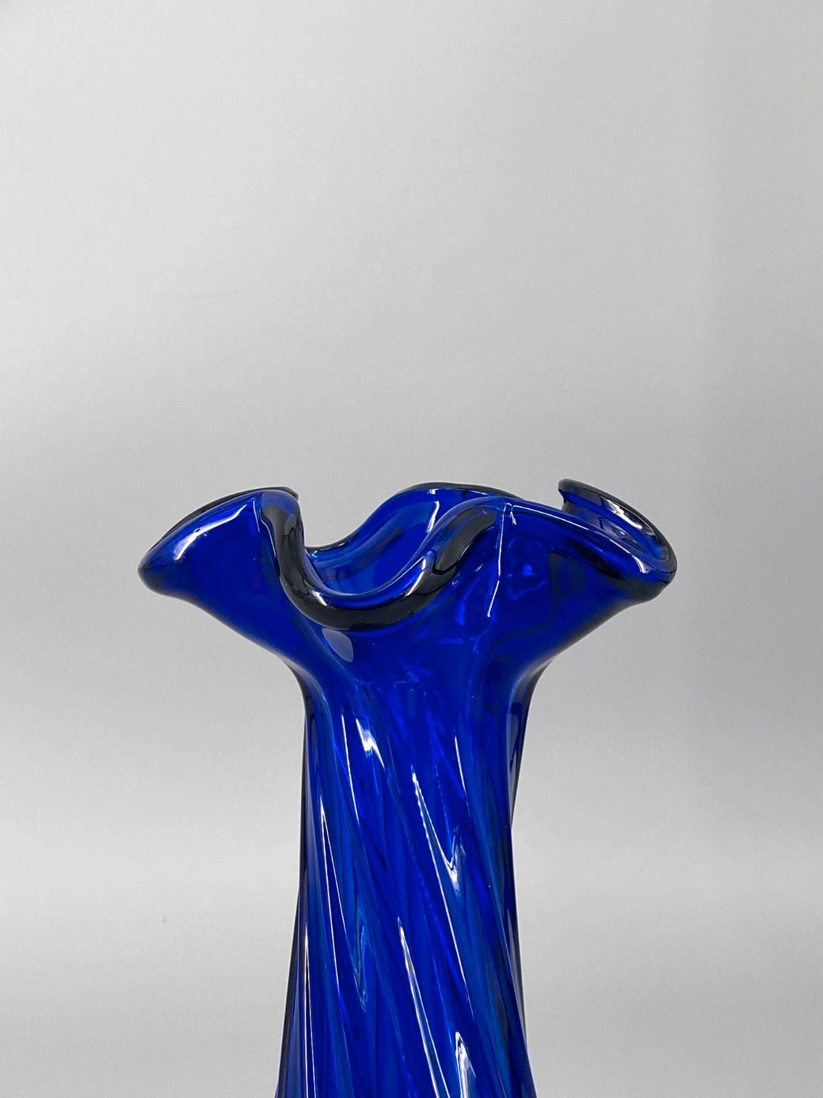 * MID CENTURY MURANO GLAS VASE KOBALT BLAU SPIRALE MUNDGEBLASEN