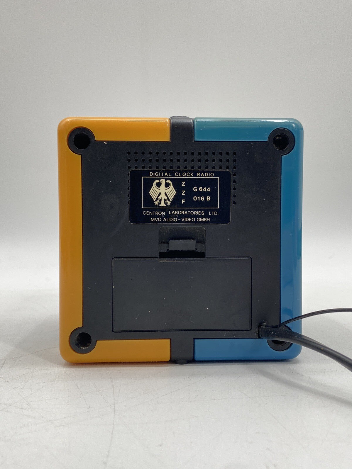 * EDUTEC EDUSCHO CLOCK UHR RADIO WÜRFEL CUBE MW UKW MEMPHIS DESIGN VINTAGE