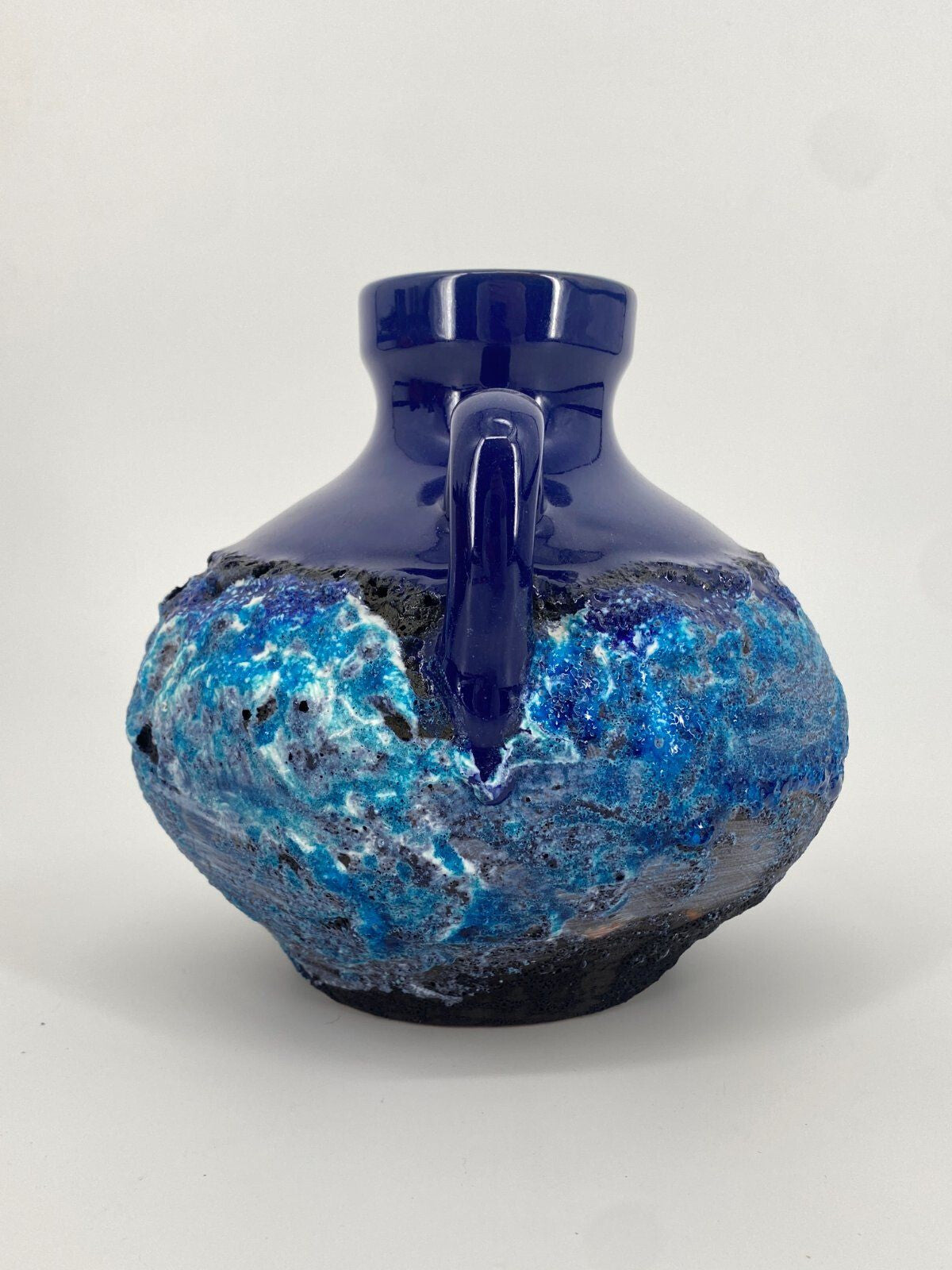 * MAREI STUDIOKERAMIK FAT LAVA VASE 4302 CAPRI DEKOR BLAU 70ER