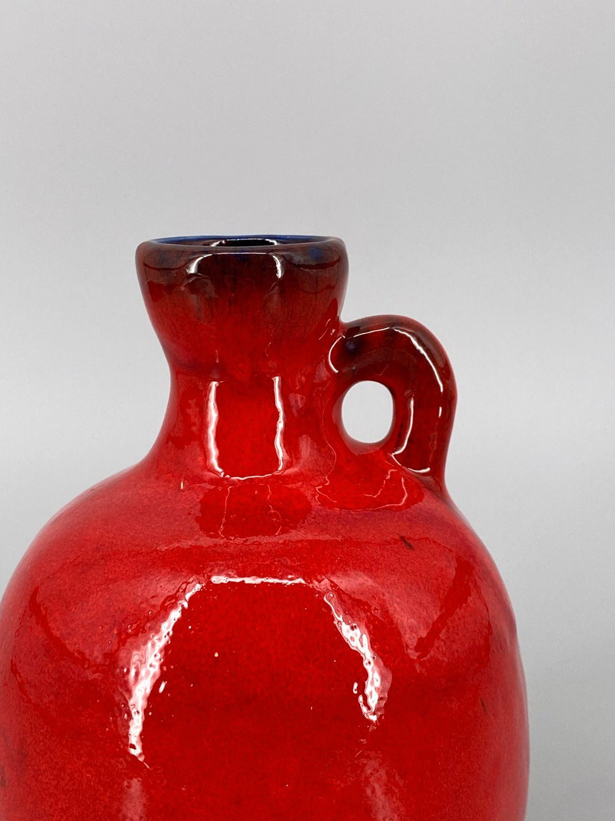 * VASE GERMAN POTTERY ROT KRUG HENKEL GLÄNZEND VINTAGE 70er