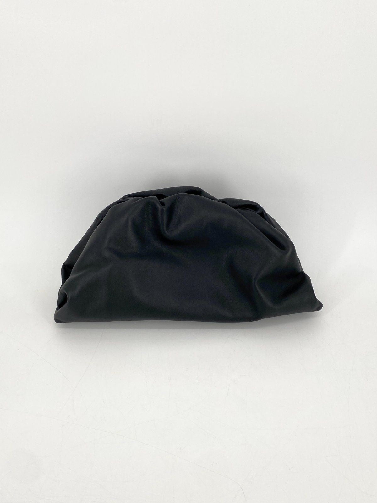 * BOTTEGA VENETA THE POUCH CLUTCH HANDTASCHE NAPPALEDER SCHWARZ