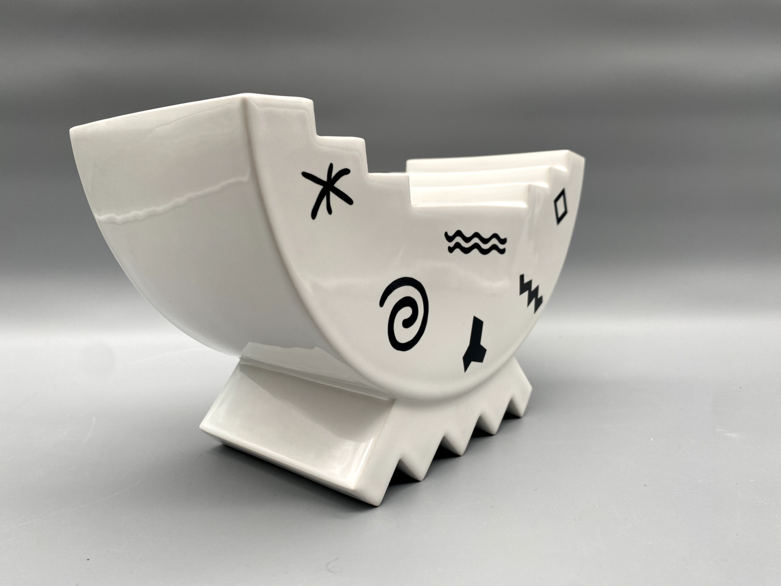 VASE POSTMODERN VIENNA COLLECTION WARLAMIS MEMPHIS PORZELLAN 80er SAMMLER