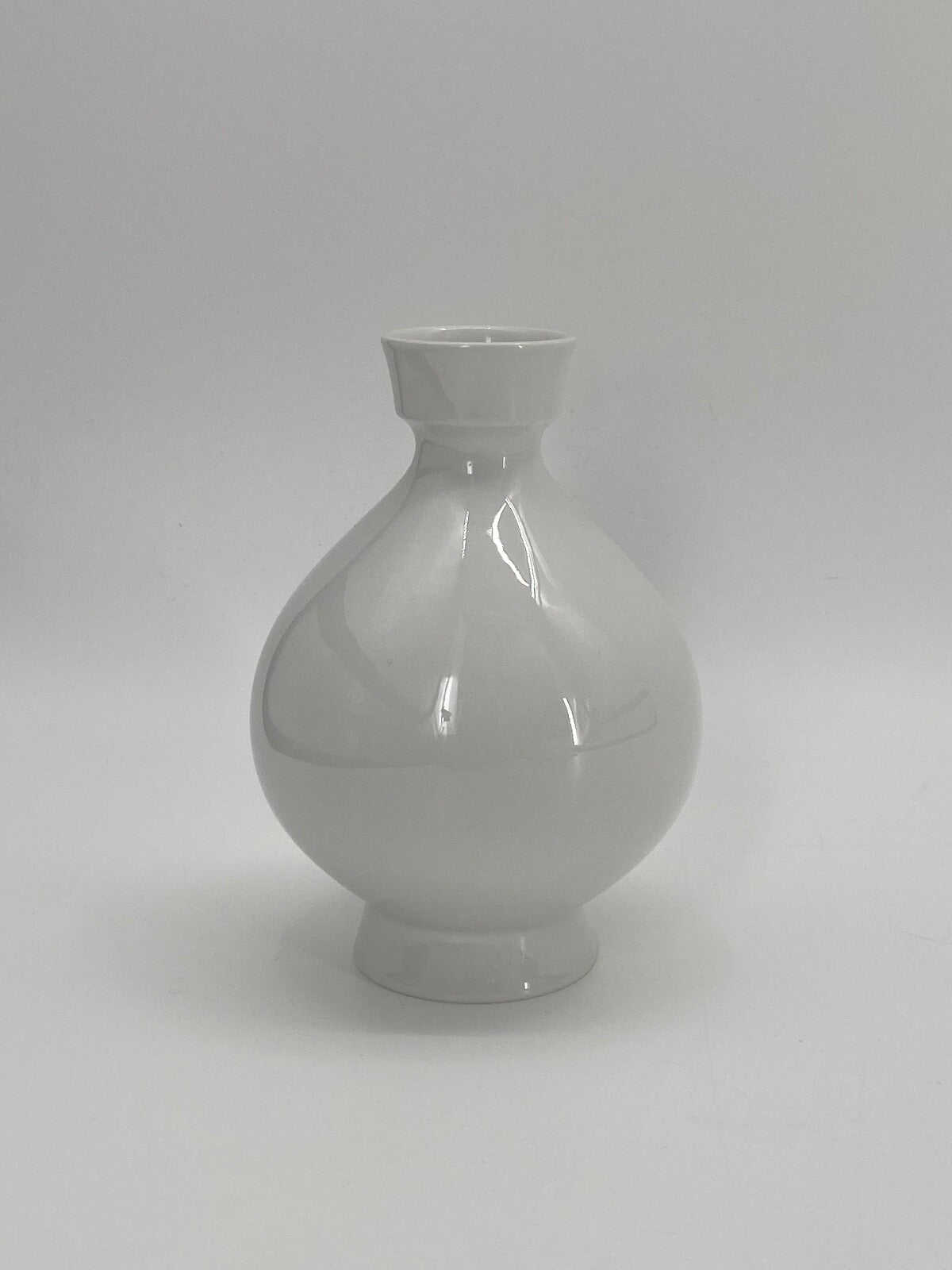 * KPM VASE HYAZINTHE WEISS PORZELLAN HÖHE 14,5 cm 1. WAHL BAUCHIG RUND
