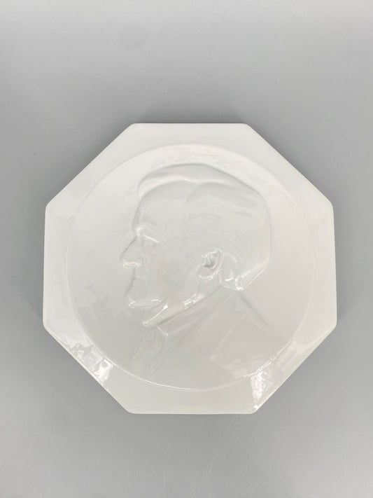 * RELIEF PLATTE RICHARD WAGNER HUTSCHENREUTHER PORZELLAN 20ER ANTIK