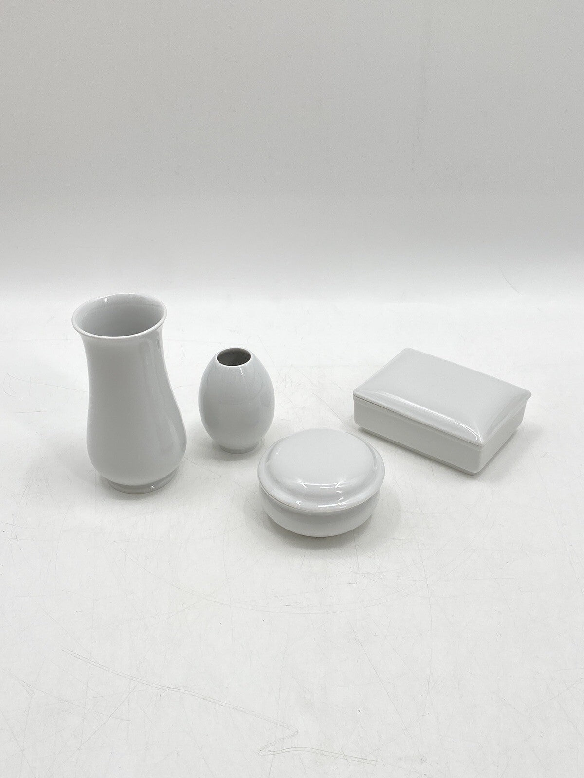 * 4 TEILE MEISSEN KONVOLUT 2 x VASE 2 x DECKEL DOSE PORZELLAN WEIß 4. WAHL